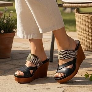 Lucky Brand Wedge Heel Sandals Women’s Size 8 Black Leather Natural Woven